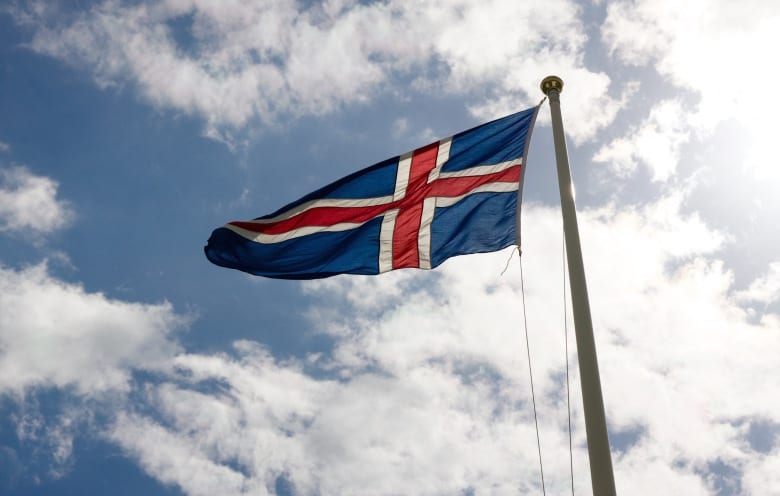 CRYPTONEWSBYTES.COM 1001-80-island Iceland Soon to Shift from Crypto Mining to Pure Blockchain Business According to Insiders  