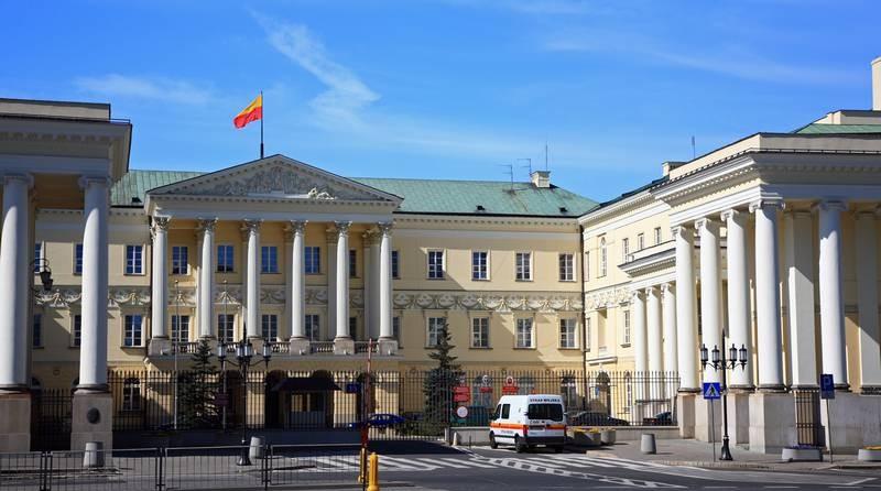 CRYPTONEWSBYTES.COM Warsaw-Poland-Bank-Square Polish Legislators Introduce New Bill that Will Clarify Crypto Taxation  