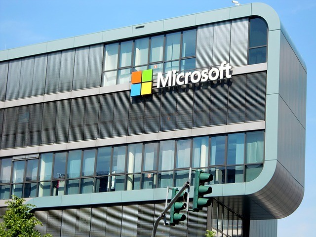 CRYPTONEWSBYTES.COM building-1011876_640-Kr Microsoft enters the promising blockchain identity solutions space  