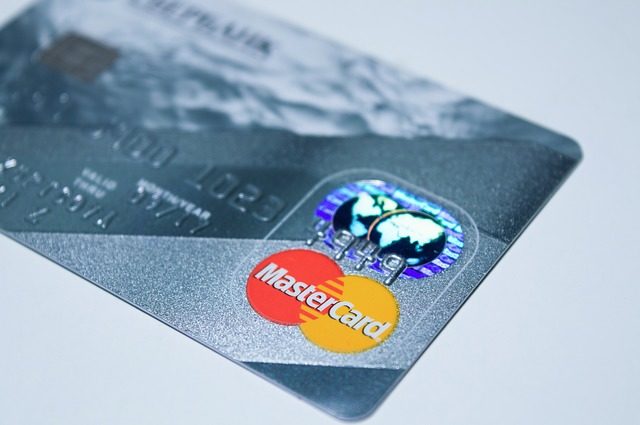 CRYPTONEWSBYTES.COM plastic-card-1647376_640-640x425 Mastercard and R3 have partnered to develop a blockchain cross border payments solution  