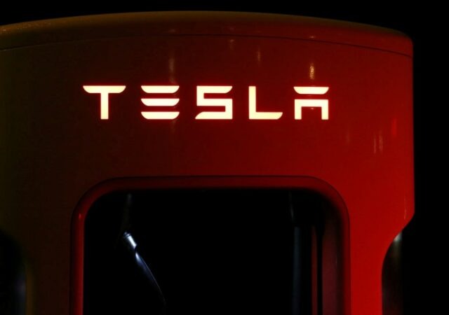 CRYPTONEWSBYTES.COM pexels-photo-258083-1-640x450 Musk Inquires about Moving Large Tesla Transactions to Bitcoin  