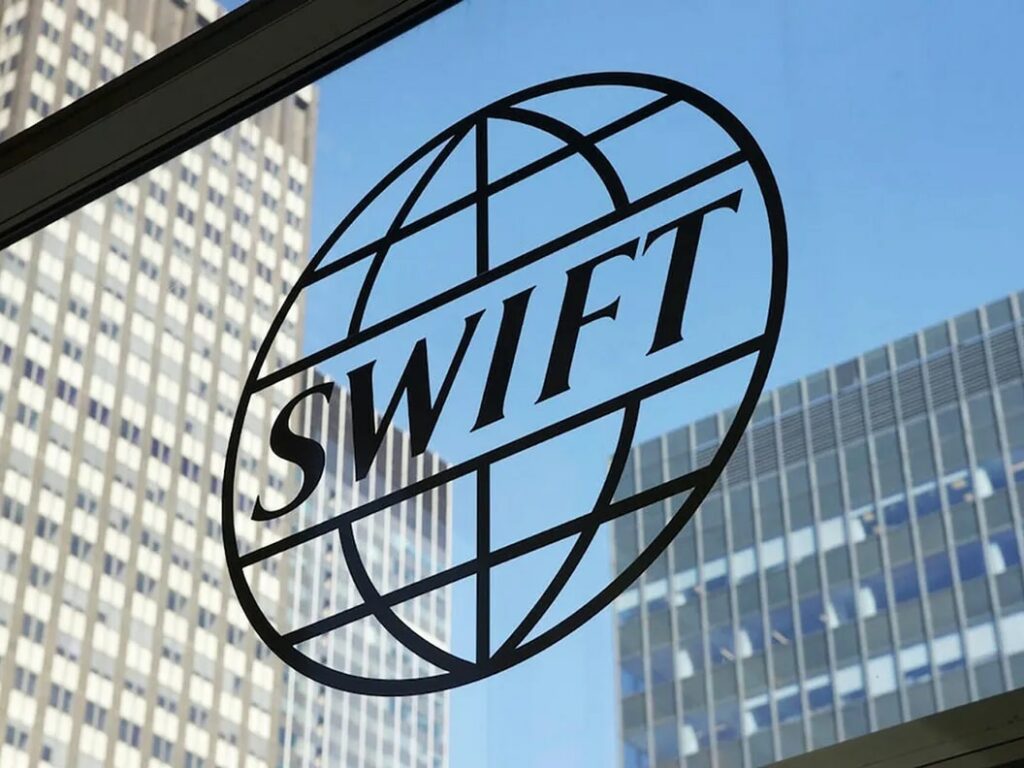 CRYPTONEWSBYTES.COM Chainlink-SWIFT-1024x768 SWIFT plans to  use Chainlink for its  global payment system  