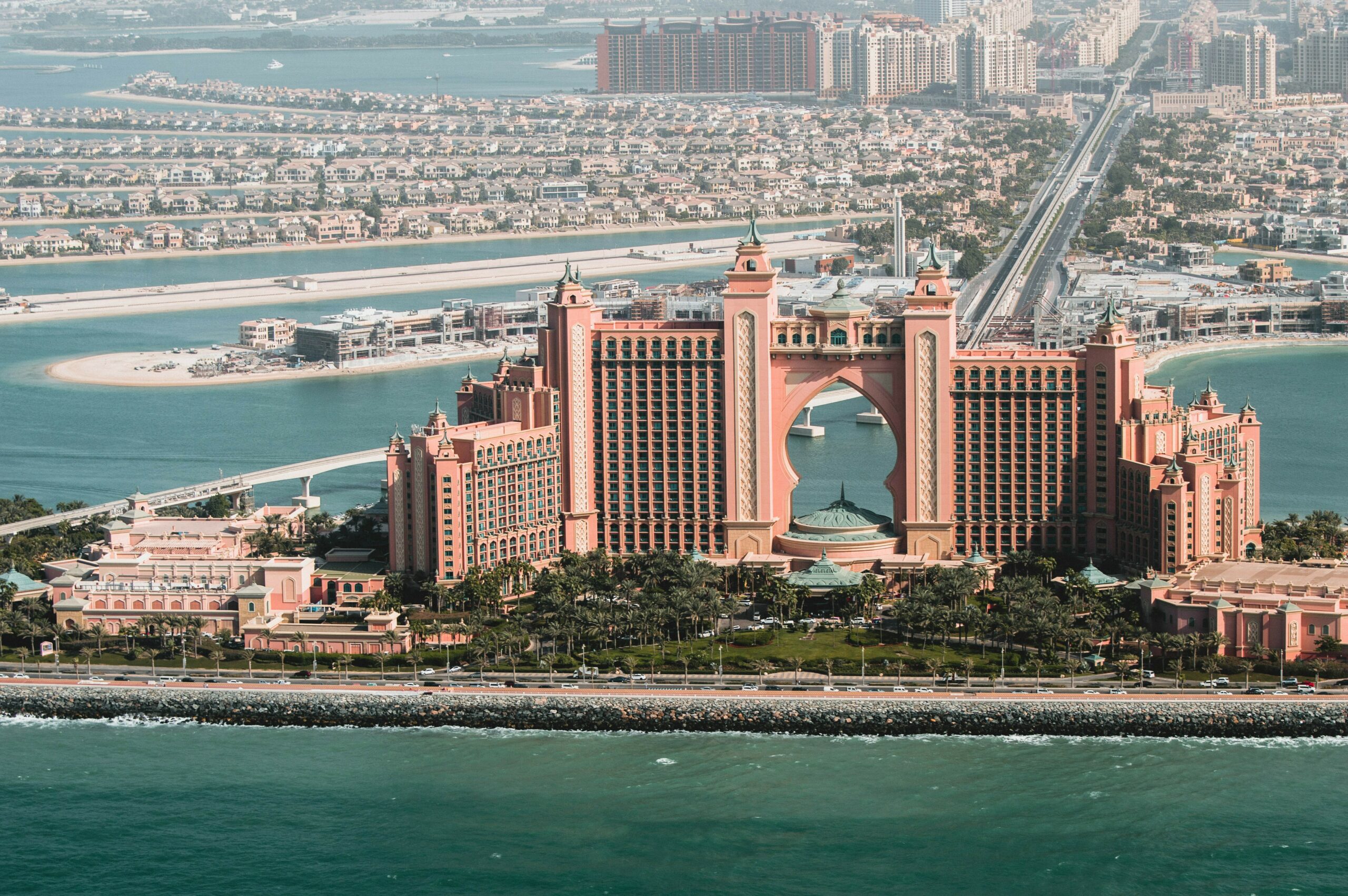 CRYPTONEWSBYTES.COM aldo-loya-rpJaqgJMQmk-unsplash-scaled Why is Dubai an Attractive Crypto Oasis?  