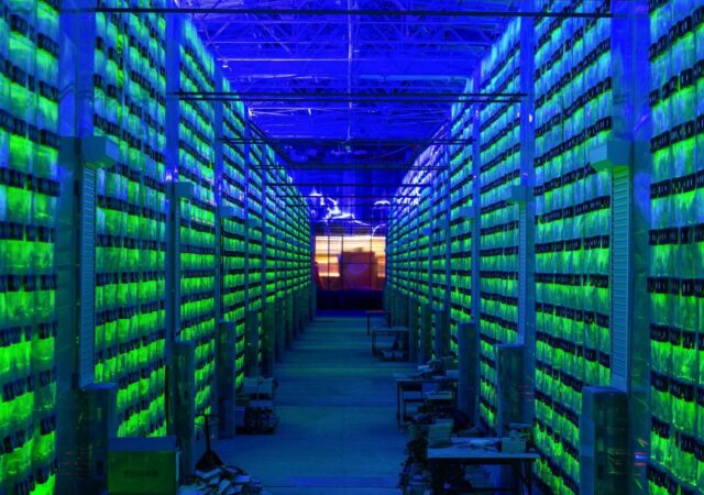 CRYPTONEWSBYTES.COM TeraWulf-Miners-8000-crypto-bitcoin-640x450 Revolutionary TeraWulf Launches Nuclear-Powered Bitcoin Mining at the Nautilus Facility in Pennsylvania for 8000 crypto miners  