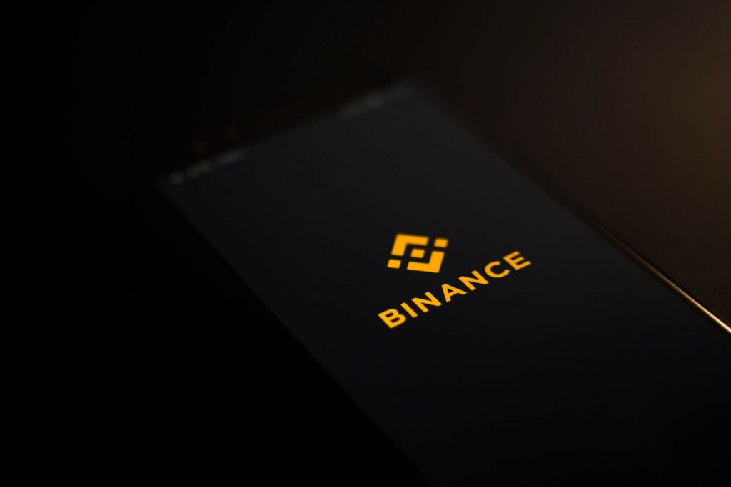 CRYPTONEWSBYTES.COM vadim-artyukhin-_92BitC3QEU-unsplash-1-1024x683 Binance Bans Big Russian Banks, Is P2P Under Siege?  