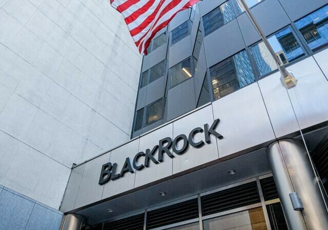 CRYPTONEWSBYTES.COM 230111142548-blackrock-offices-nyc-640x450 BlackRock CEO: Bitcoin Emerges as Digital Gold and International Asset  