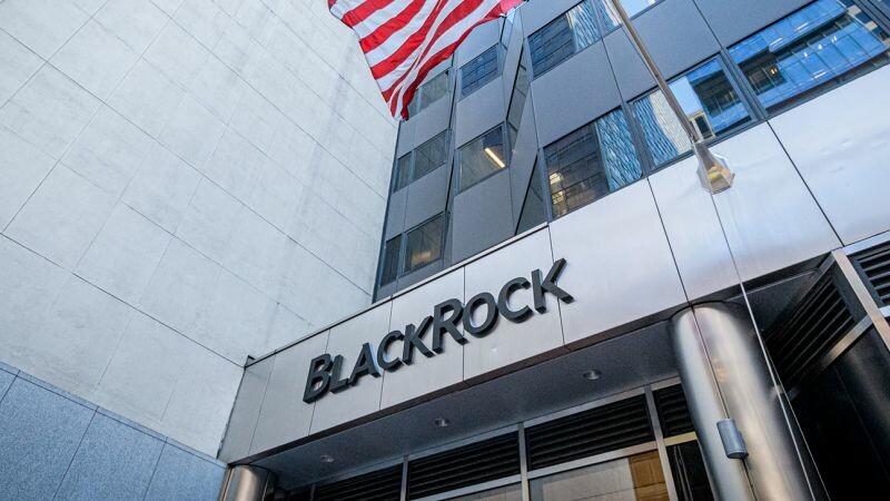 CRYPTONEWSBYTES.COM 230111142548-blackrock-offices-nyc BlackRock CEO: Bitcoin Emerges as Digital Gold and International Asset  