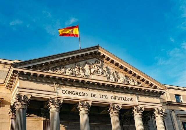 CRYPTONEWSBYTES.COM spain-flag-min-640x450 Coinbase Broadens European Presence Through Acquisition of Bank of Spain License  
