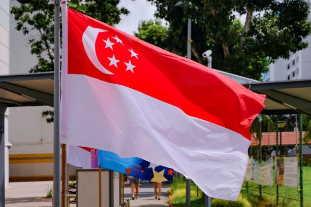 CRYPTONEWSBYTES.COM singapour-flag Coinbase Global (COIN) makes a landmark achievement in Singapore with MAS License  