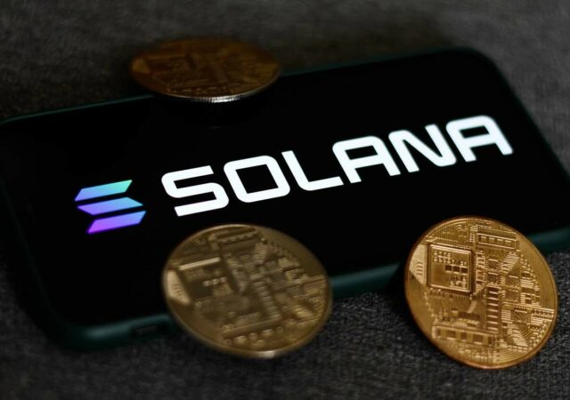 CRYPTONEWSBYTES.COM SOLANA-1-640x450 Solana: Developers Surge, Impressive Transactions, and Innovations Fuel Anticipated Breakthrough in 2024  