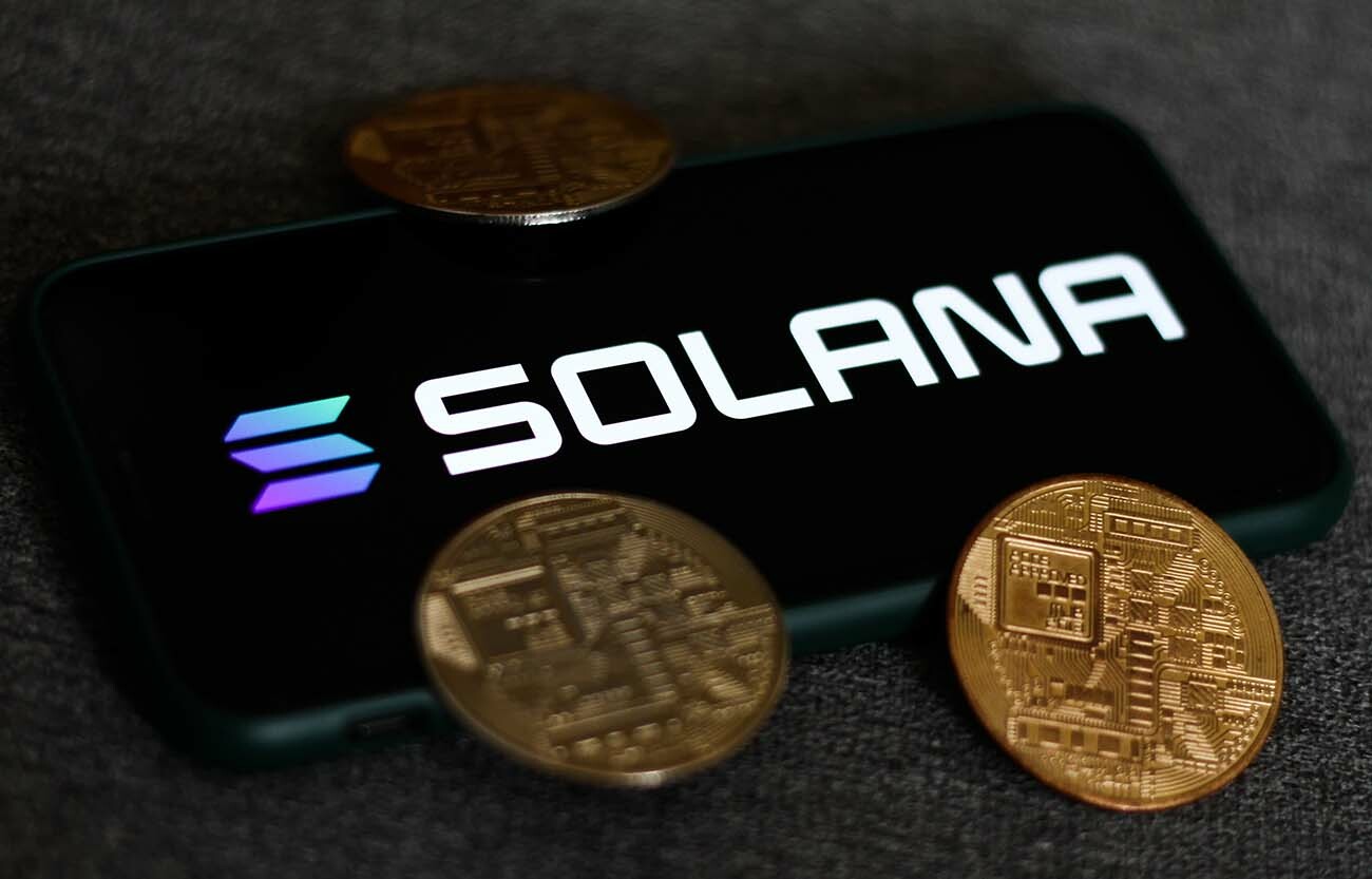 CRYPTONEWSBYTES.COM SOLANA-1 Solana: Developers Surge, Impressive Transactions, and Innovations Fuel Anticipated Breakthrough in 2024  