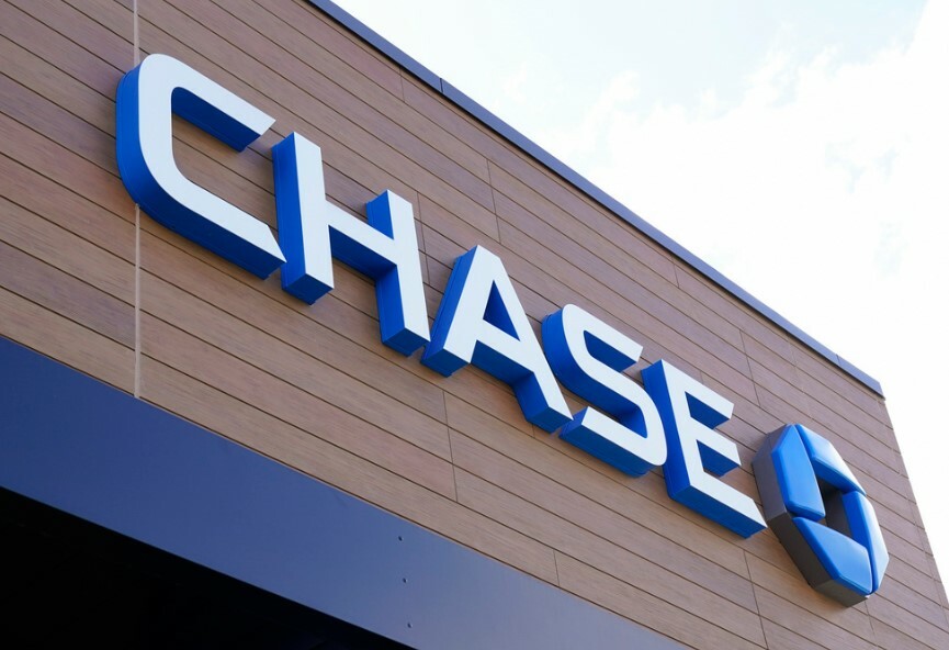 CRYPTONEWSBYTES.COM chase- Crypto Deposit Woes: How Chase Bank's Blockade Stifles Bitcoin Investment Opportunities  