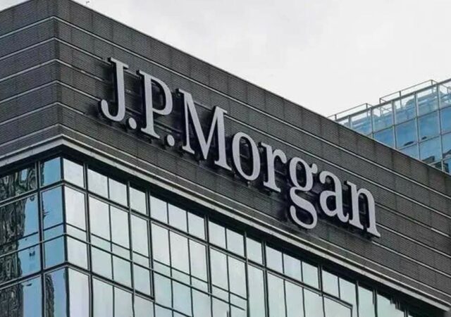 CRYPTONEWSBYTES.COM Ex-JPMorgan-Executive-Confesses-to-2.4-Million-Theft-from-Clients-640x450 Home  