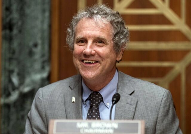 CRYPTONEWSBYTES.COM Stablecoin-Bill-Gains-Unexpected-Support-from-Senate-Chair-Sherrod-Brown-640x450 Stablecoin Bill Gains Unexpected Support from Senate Chair Sherrod Brown  