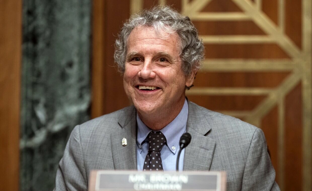 CRYPTONEWSBYTES.COM Stablecoin-Bill-Gains-Unexpected-Support-from-Senate-Chair-Sherrod-Brown Stablecoin Bill Gains Unexpected Support from Senate Chair Sherrod Brown  